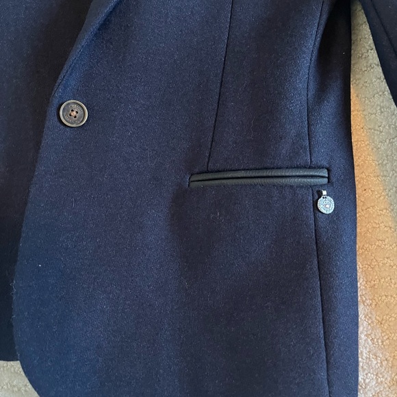 Like new Navy blue Madison Scotch Blazer, unique inner lining. Perfect for fall! - Picture 7 of 8